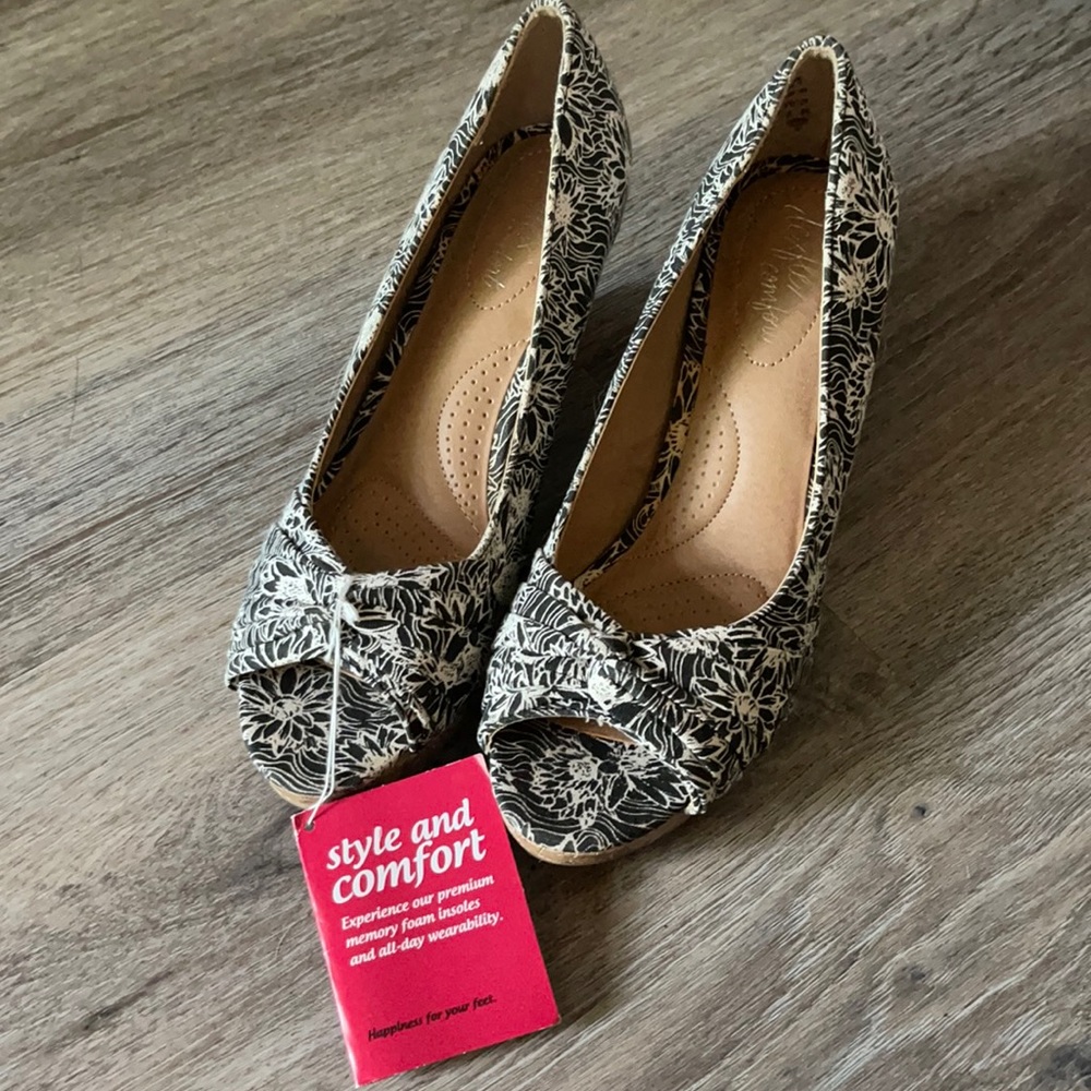 dexflex comfort Floral Black and Cream Wedge Sandals - Picture 2 of 16